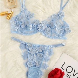Applique Lace Underwire Lingerie Set